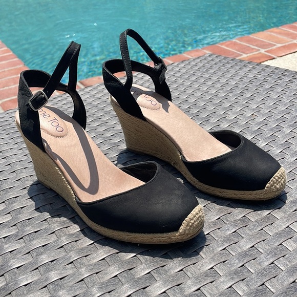 Me Too Black and Tan Espadrille Sandals - Picture 1 of 13